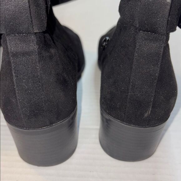 Elegant Black Knee-High Women's Boots - Picture 6 of 10